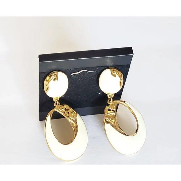 VINTAGE EDGAR BEREBI DANGLE EARRINGS ClIP GOLD TONE/ IVORY Excellent Condition - Picture 2 of 3